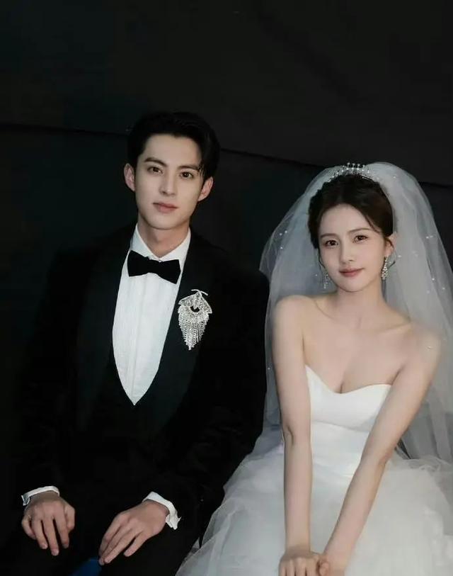 娱乐圈明星婚纱照_内娱现偶婚纱照质量讨论_现偶剧珠宝道具真实感分析