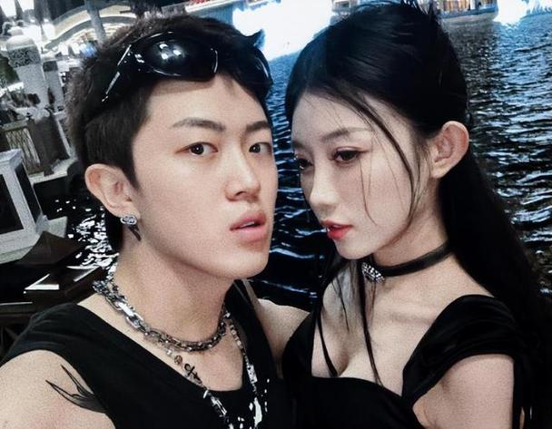 网红八卦小伊伊刷屏背后，自动驾驶Cybercab无人关注引深思