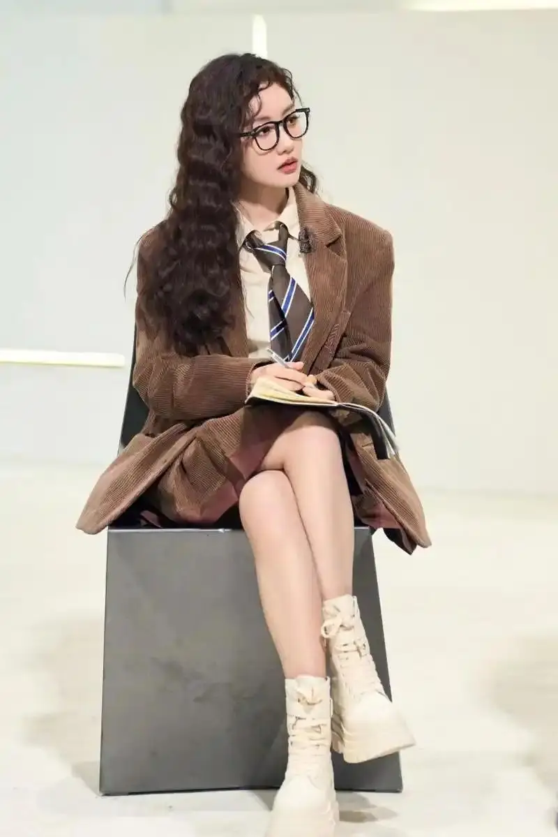 朱茵身高153cm演技颜值惊艳_娱乐圈哪些女名星很矮_女明星身高与颜值不匹配