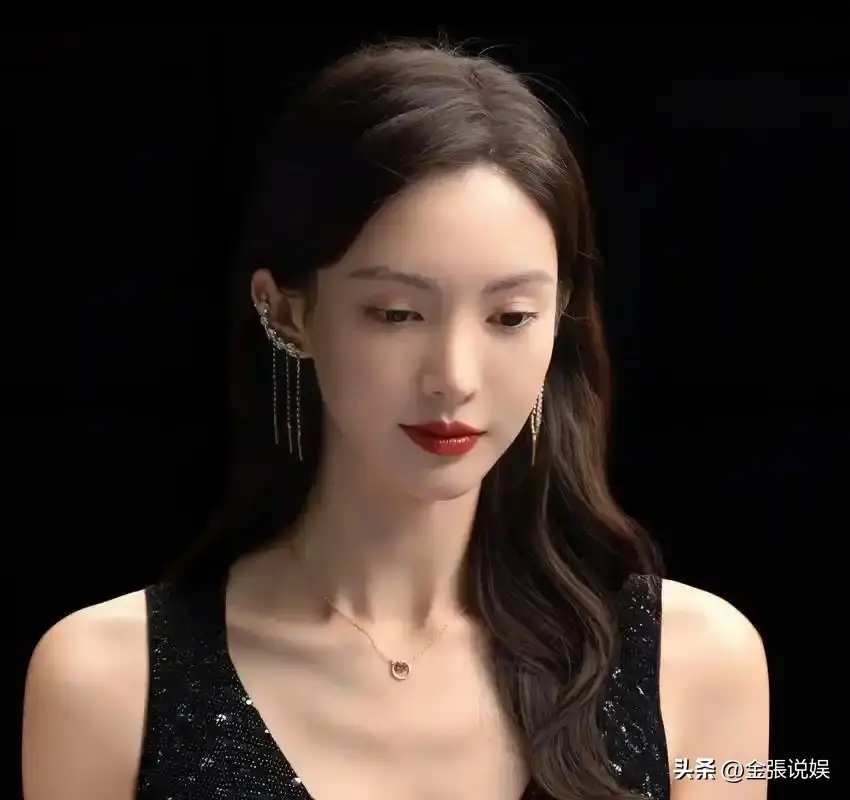 女明星脸上有疤痕_金晨鼻子翻车 高清镜头暴露疤痕 网友质疑演技外貌