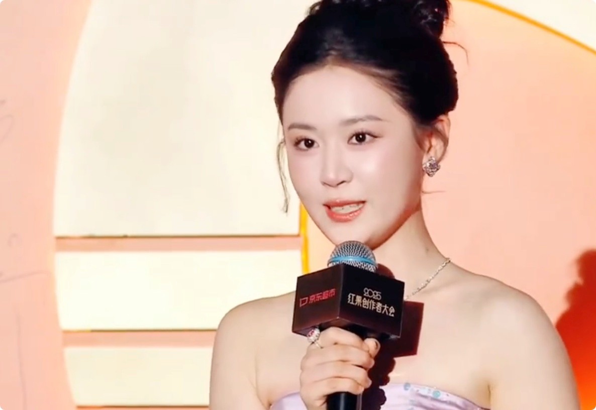 短剧演员红毯造型_女明星 发型_短剧红毯穿搭分析